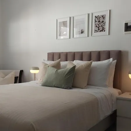 Apartment Phaedrus Living: Alkminis Seaside Luxury Flat 01
