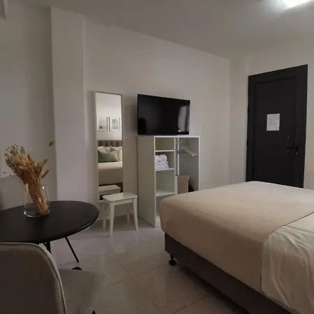 Phaedrus Living: Alkminis Seaside Luxury Flat 01 Apartament